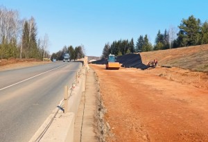 Пермский край: на подъеме к селу Частые обустраивают дополнительную полосу движения